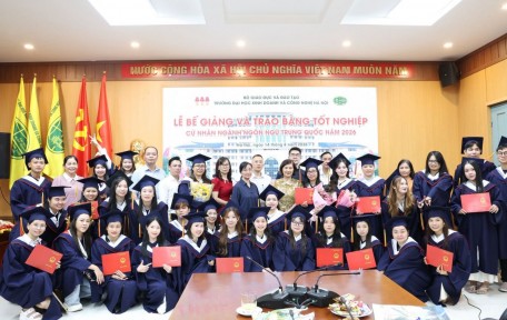 HUBT TỔ CHỨC LỄ BẾ GIẢNG VÀ TRAO BẰNG TỐT NGHIỆP CỬ NHÂN NGÔN NGỮ TRUNG QUỐC NĂM 2026